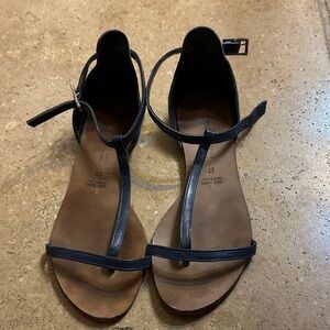 Vero Cuoio Black and Brown Strappy Sandals
